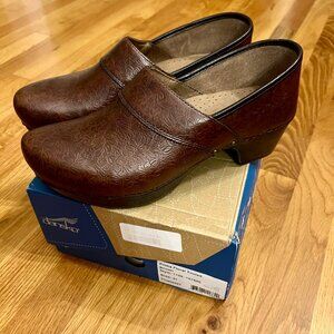 NIB Women's Dansko Prima Floral Tooled Brown Leather Clogs Shoes 41 or 10.5 - 11